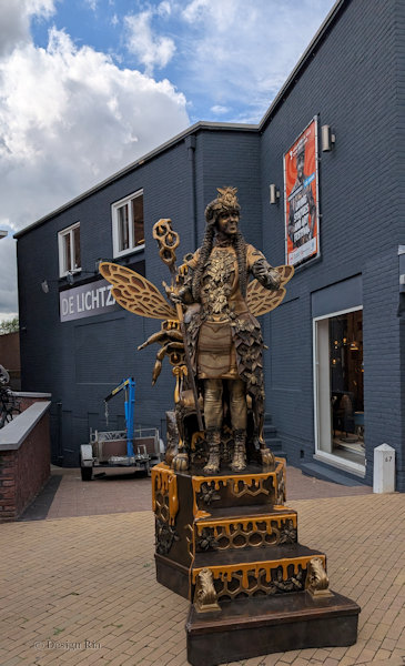 Living Statues (2).…